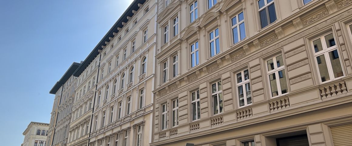 Wohnen in der Altstadt! 2-Zimmer-Apartment mit offener Küche, Tageslichtbad, Dusche und Aufzug. - Photo 1