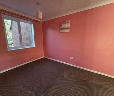 Linton Gardens, Beckton, E6 - Photo 2