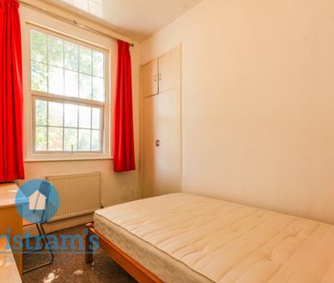 6 bed Flat for Rent - Photo 2