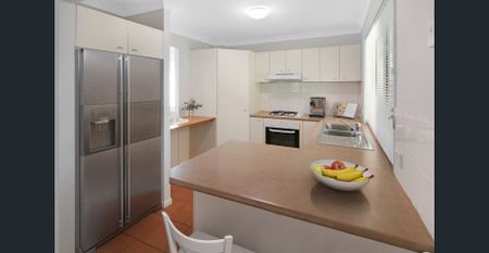 Comfortable & Spacious 4 Bedroom Home - Photo 5