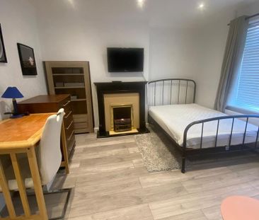 House share to rent - Photo 2