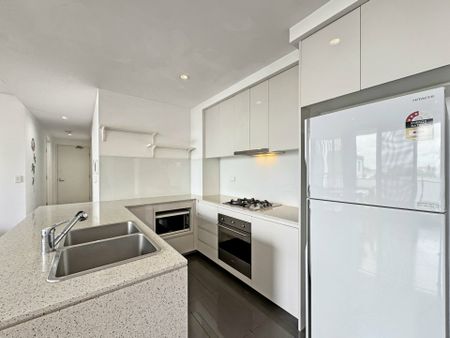 Spacious & Modern 2 Bedroom Apartment - Photo 4