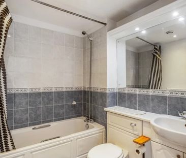 Room in a Shared Flat, Manchester Road, E14 - Photo 3