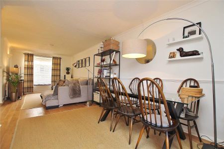 3 bedroom terraced house to rent - Photo 2