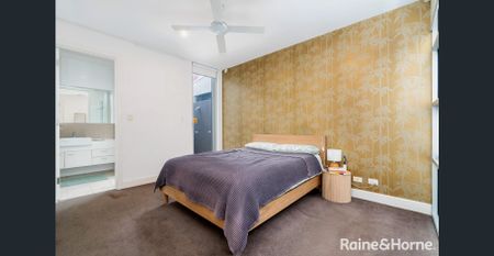 Simply Irresistible! - City Living at its best - Photo 3