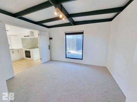 Private modernised home with flexible layout - Photo 1
