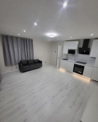 1 bedroom in a flat share to rent - Photo 1