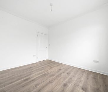 Price £895 pcm - Available Now - Unfurnished - Photo 2