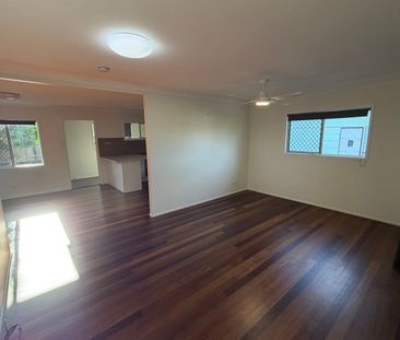 Neat & Tidy Highset Home – Comfortable Living with Space & Convenience - Photo 1