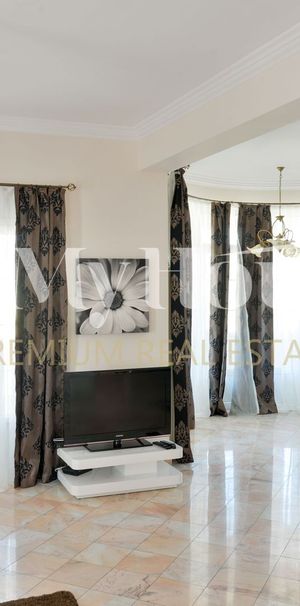 Vila spatioasa cu 9 camere, piscina exterioara, mobilata si utilata - Fotografie 1