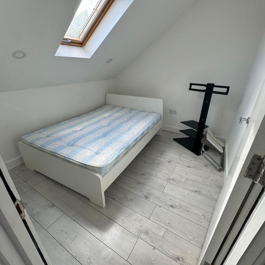 1 Bed Flat, Springbank Road, SE13 - Photo 1