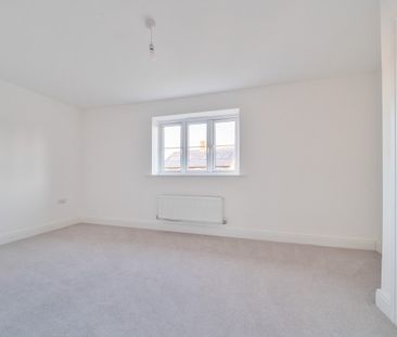 2 bedroom semi-detached house to rent - Photo 4