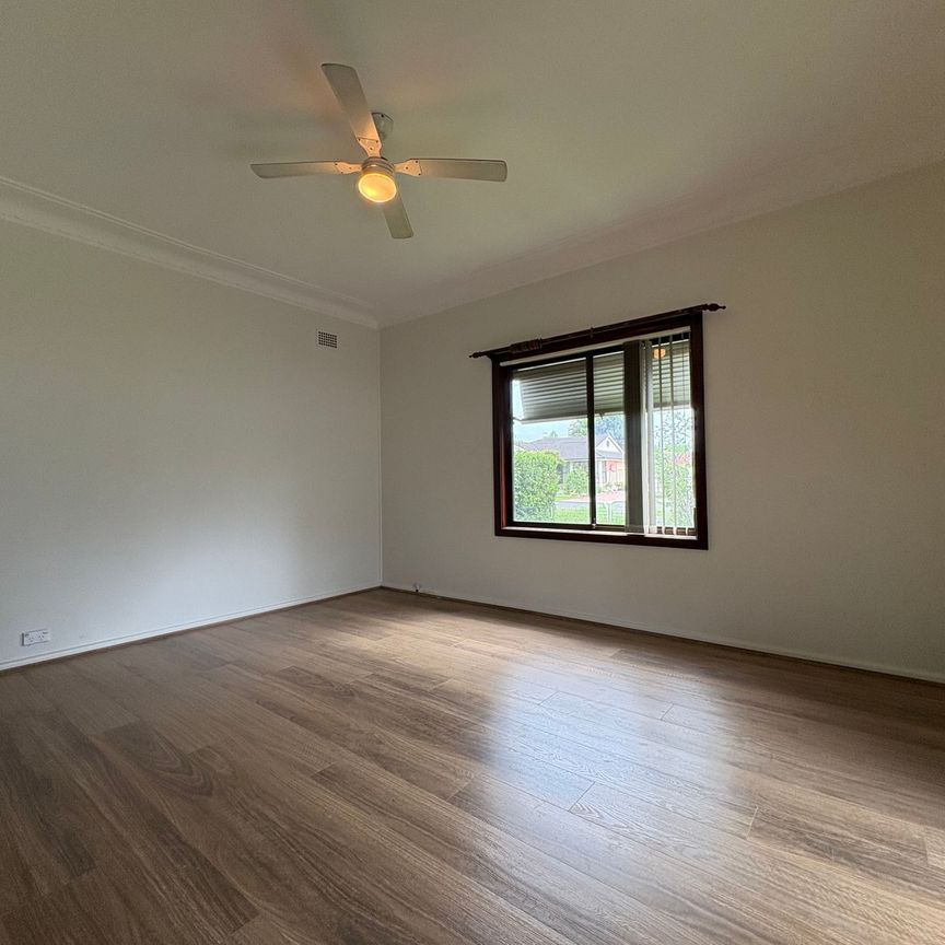 Updated Three Bedroom Home! - Photo 1