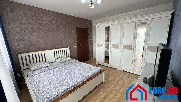 Apartament cu 2 camere decomandat situat in Sibiu str. Doamna Stanca. - Fotografie 1
