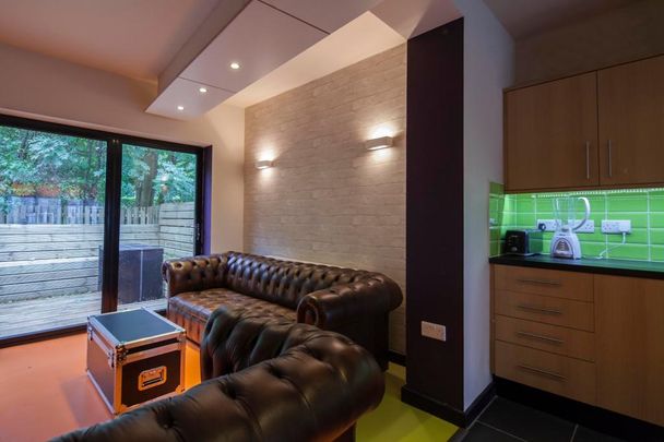 6 bedroom semi-detached house to rent - Photo 1