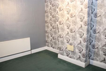 4 bedroom terraced house to rent - Photo 3