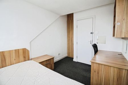 4 bedroom apartment to rent - Photo 3