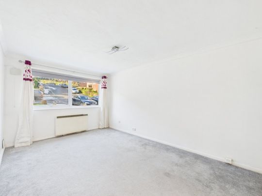 Windsor Drive, High Wycombe, Buckinghamshire,HP13 - Photo 1