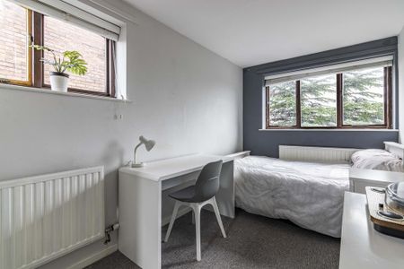 6 bedroom terraced house to rent - Photo 3