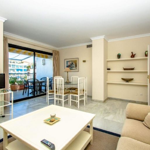 2 Bedroom Apartment For Rent in Puerto Banús, Málaga - Photo 1