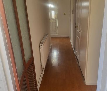 2 Bed Flat, Hoskins Close, E16 - Photo 3