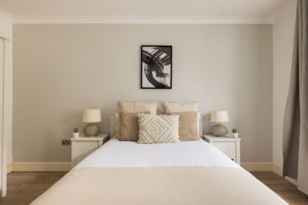 4 Bed Flat, Lexden Road, W3 - Photo 3