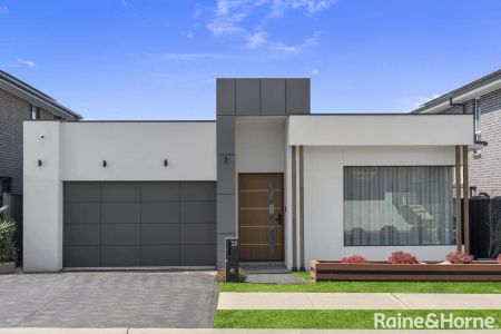 22 Chinnocks Avenue, Campbelltown NSW 2560 - Photo 3