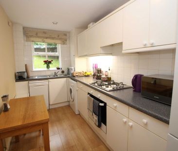 2 bed Flat for rent - Photo 2