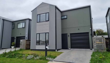 Four Bedroom Home, Handy Hospital and Lake Location - Photo 2