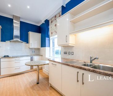 3 bedroom flat to rent - Photo 5