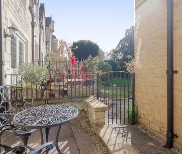 A 2 Bedroom House in Prestbury Manor GL52 3NQ - Photo 1