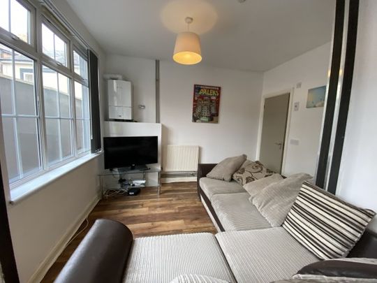 4 Bed - Flat 5, 1-9 Regent Rd, Leicester, - Photo 1