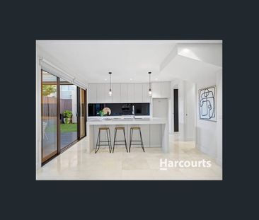 Contemporary Masterpiece In Low-maintenance Setting - Photo 4