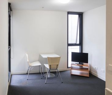 Modern & Stylish Fully Furnished 2 bedroom Studio Apartment. - Photo 5