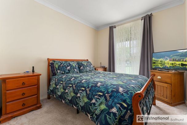 Classic Family Home in Abercrombie’s Finest Location - Photo 1