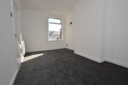 2 Bedroom FIrst Floor Flat - Photo 4