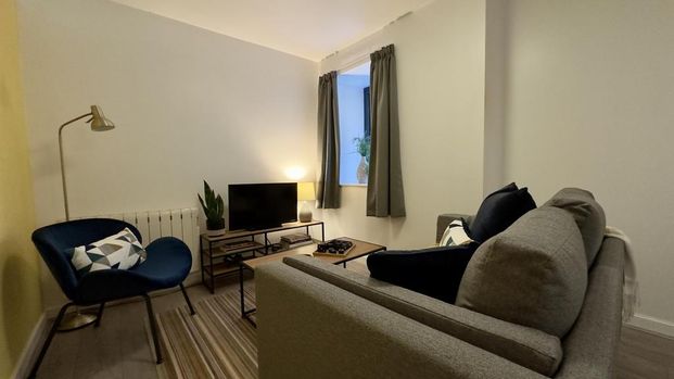 1 bedroom in a house share to rent - Photo 1