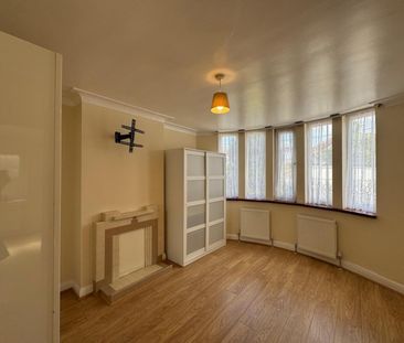 Stag Lane, Edgware, HA8 - Photo 2