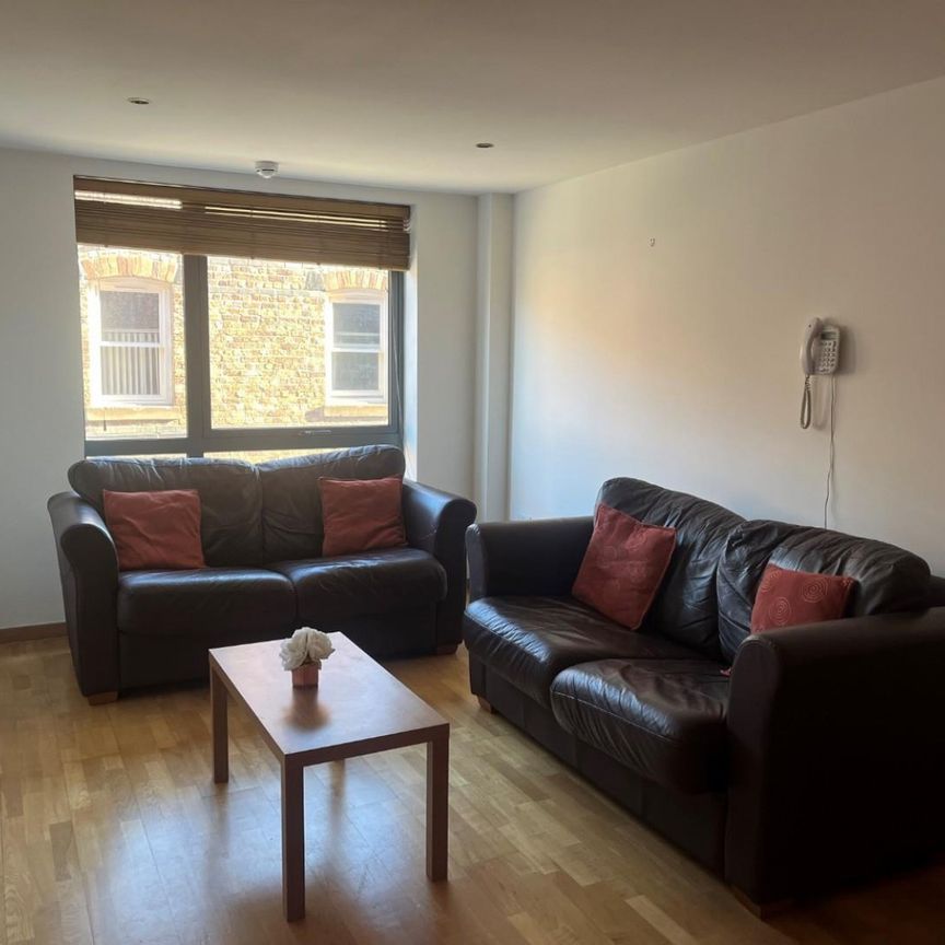 2 bedroom Flat To Let - Photo 1