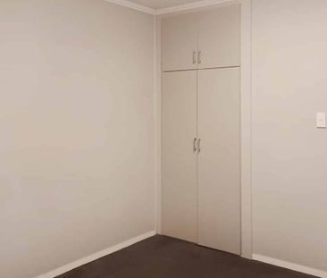 Great location And Tidy Two Bedroom Townhouse - Photo 2