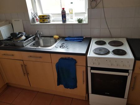 4 bedroom flat to rent - Photo 3