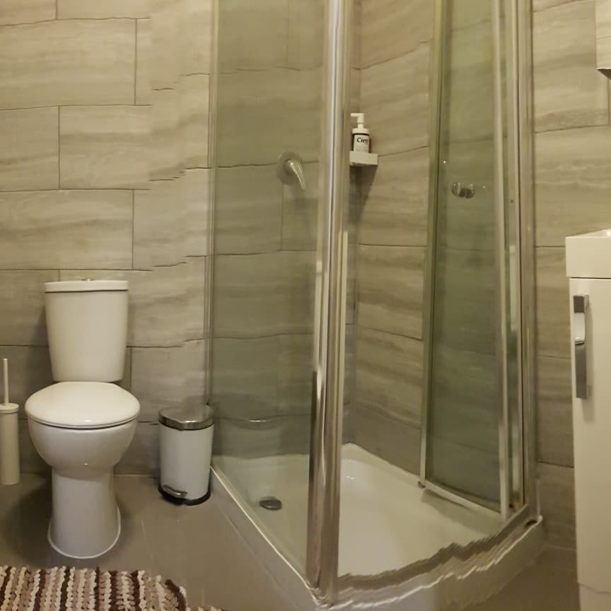 Studio Flat, London, W12 - Photo 1