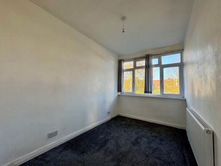 Price £2,250 pcm - Available Now - Part Furnished - Photo 3