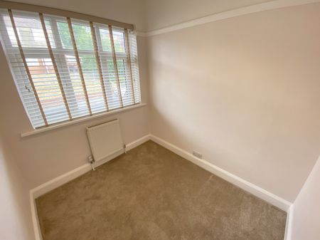 A 3 Bedroom Detached - Photo 5
