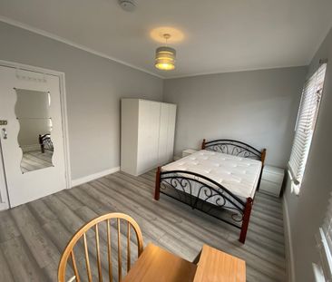 Room in a Shared House, Colegrave Road, E15 - Photo 2