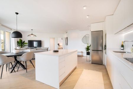 2 bedroom luxury Flat for rent in Nueva Andalucia, Spain - Photo 3