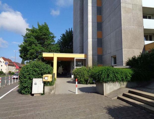 2,5 Zimmerwohnung, EBK, PKW-Stellplatz im 20. OG - Foto 1