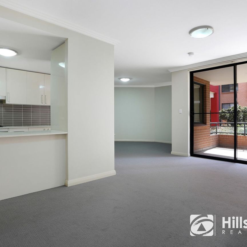 Stylish Ground Floor Apartment in a Convenient Location - Photo 1