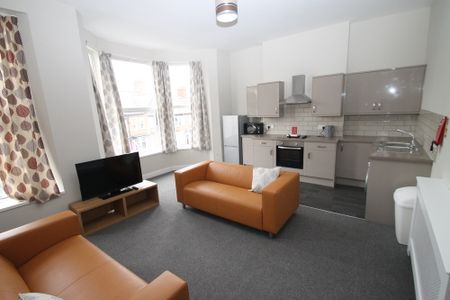 2 Bedroom | Flat 2, 78 North Road East, PL4 6AN - Photo 4