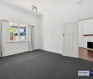 Beautiful Character Home - Fantastic Location! - Photo 4